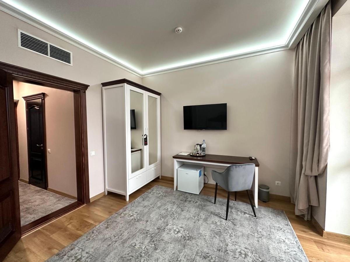 Acaem Hotel