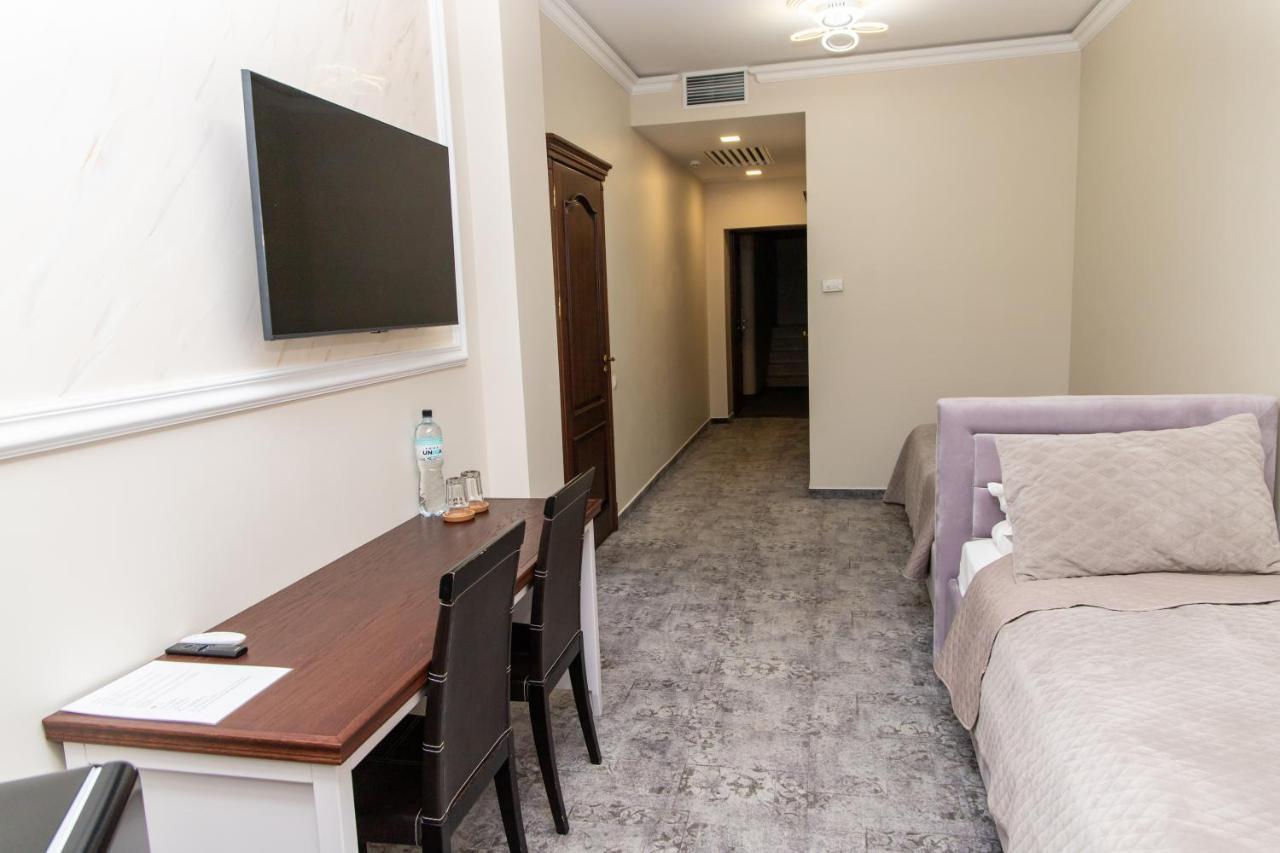 Acaem Hotel *